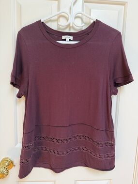 Wilfred Aritzia sz L Maroon Merlot Wine soft s/s top with embroidery & cutouts